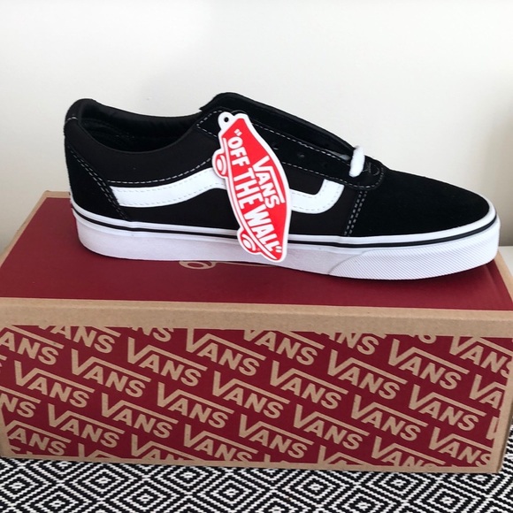 Vans Shoes - basic never worn black vans